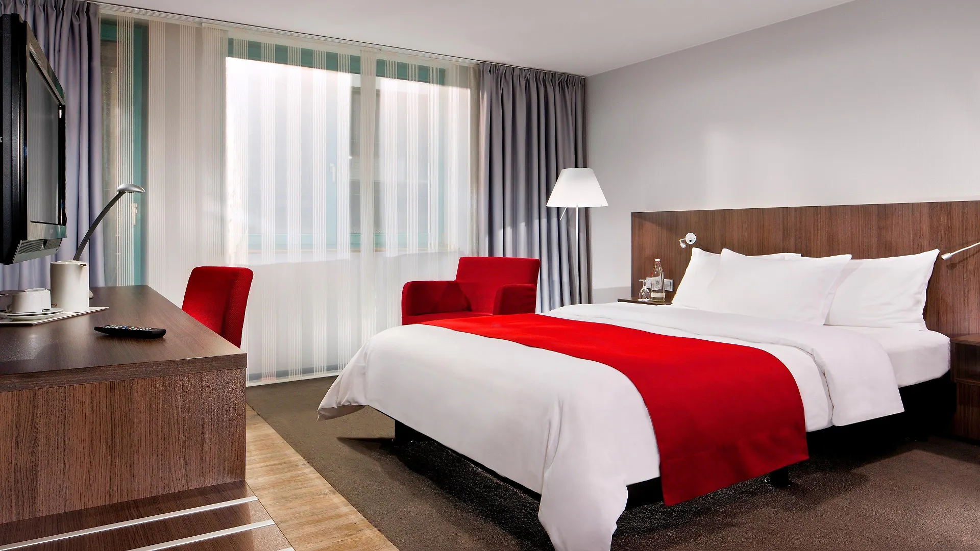 Holiday Inn Duesseldorf Hafen, An Ihg Hotel